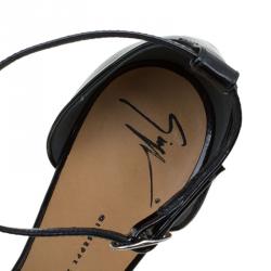 Pre Owned Giuseppe Zanotti Black and Gold Knotted Leather Ankle Strap Sandals Size 39