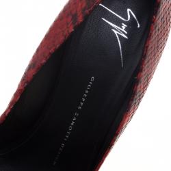 Pre Owned حذاء كعب عالي جوسيبي زانوتي جلد ثعبان أحمر منقوش مقدمة مدببة مقاس 39