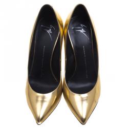 Pre Owned حذاء كعب عالي جوسيبي زانوتي جلد ذهبي مقدمة مدببة مقاس 38.5