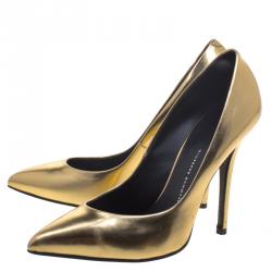 Pre Owned حذاء كعب عالي جوسيبي زانوتي جلد ذهبي مقدمة مدببة مقاس 38.5