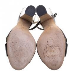 مملوكة مسبقًا صندل ج وسيبي زانوتي جلد أسود لامع سيور متقاطعة كعب مربع مقاس 39