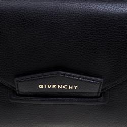 مملوكة مسبقًا Givenchy Black Leather Medium Antigona Envelope Clutch