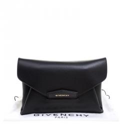 مملوكة مسبقًا Givenchy Black Leather Medium Antigona Envelope Clutch
