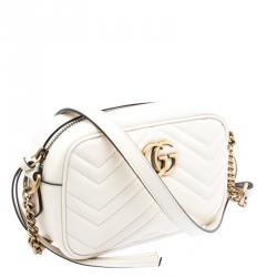 مملوكة مسبقًا حقيبة كروس غوتشي ميني GG مارمونت جلد ماتيلاس أبيض 