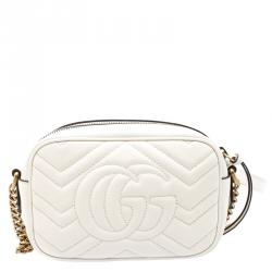 مملوكة مسبقًا حقيبة كروس غوتشي ميني GG مارمونت جلد ماتيلاس أبيض 