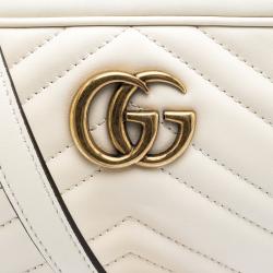 مملوكة مسبقًا حقيبة كروس غوتشي ميني GG مارمونت جلد ماتيلاس أبيض 