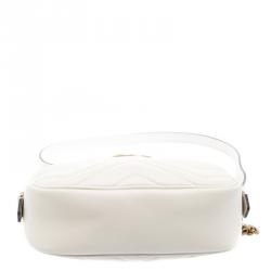 مملوكة مسبقًا حقيبة كروس غوتشي ميني GG مارمونت جلد ماتيلاس أبيض 