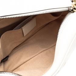 مملوكة مسبقًا حقيبة كروس غوتشي ميني GG مارمونت جلد ماتيلاس أبيض 