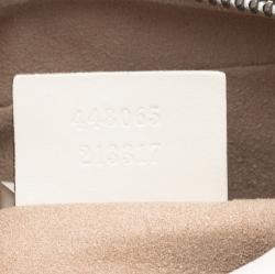 مملوكة مسبقًا حقيبة كروس غوتشي ميني GG مارمونت جلد ماتيلاس أبيض 