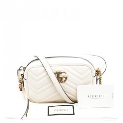 مملوكة مسبقًا حقيبة كروس غوتشي ميني GG مارمونت جلد ماتيلاس أبيض 