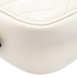 مملوكة مسبقًا حقيبة كروس غوتشي ميني GG مارمونت جلد ماتيلاس أبيض 