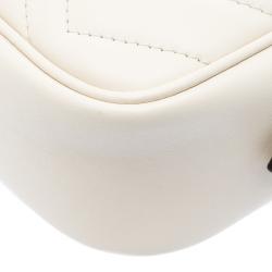 مملوكة مسبقًا حقيبة كروس غوتشي ميني GG مارمونت جلد ماتيلاس أبيض 