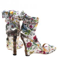 Pre Owned صندل بحزام للكاحل غوتشي ساتان طبعة الورود كعب روكي مقاس 38.5