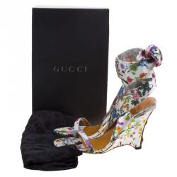Pre Owned صندل بحزام للكاحل غوتشي ساتان طبعة الورود كعب روكي مقاس 38.5