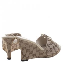 مملوكة مسبقًا Gucci Beige GG Canvas Open Toe Wedge Heel Slides Size 39