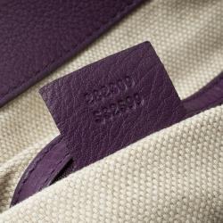 مملوكة مسبقًا حقيبة غوتشي متوسطة جلد حُبيبي بنفسجية