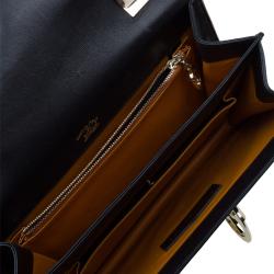 مملوكة مسبقًا حقيبة كتف غوتشي قلاب G دابل 1973 متوسطة سويدي أسود