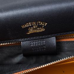مملوكة مسبقًا حقيبة كتف غوتشي قلاب G دابل 1973 متوسطة سويدي أسود