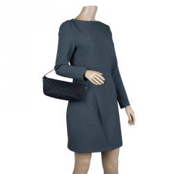 مملوكة مسبقًا Gucci Black GG Canvas Banana Boat Pouch