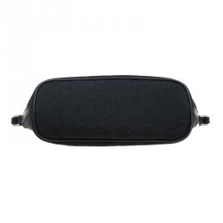 مملوكة مسبقً ا Gucci Black GG Canvas Banana Boat Pouch