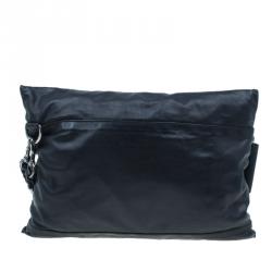 مملوكة مسبقًا Gucci Black Calfskin Leather Metal Studs Clutch