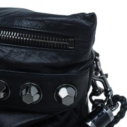 مملوكة مسبقًا Gucci Black Calfskin Leather Metal Studs Clutch