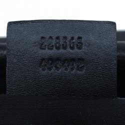 مملوكة مسبقًا Gucci Black Calfskin Leather Metal Studs Clutch