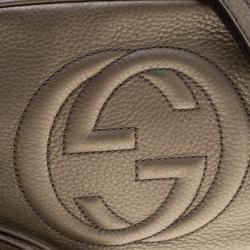 مملوكة مسبقًا Gucci Magenta Metallic Beige Leather Small Soho Disco Shoulder Bag