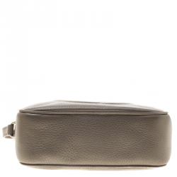 مملوكة مسبقًا Gucci Magenta Metallic Beige Leather Small Soho Disco Shoulder Bag