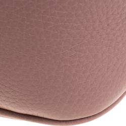 مملوكة مسبقًا Gucci Beige Pebbled Leather Small Soho Disco Shoulder Bag