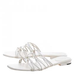 مملوكة مسبقًا صندل فلات غوتشي جلد أبيض مغزول بسيور مقاس 39.5