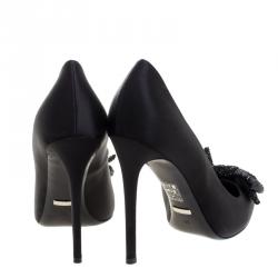 مملوكة مسبقًا Gucci Black Satin Crystal Embelliished Bow Pointed Toe Pumps Size 39