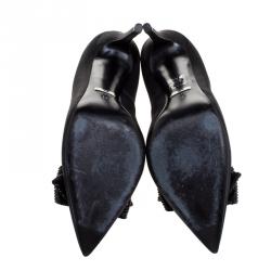 مملوكة مسبقًا Gucci Black Satin Crystal Embelliished Bow Pointed Toe Pumps Size 39