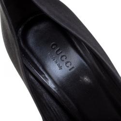 مملوكة مسبقًا Gucci Black Satin Crystal Embelliished Bow Pointed Toe Pumps Size 39