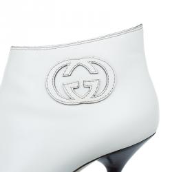 Pre Owned حذاء بوت غوتشي جلد أبيض حرفي GG متداخلين للكاحل مقاس 38.5