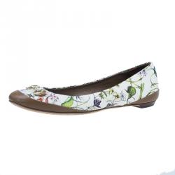 مملوكة مسبقًا حذاء فلات غوتشي نقوش أزهار حلية هورسبت أبيض مقاس 36.5