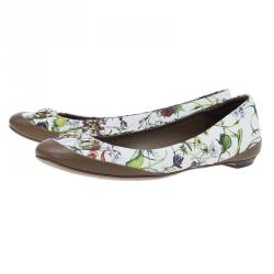 مملوكة مسبقًا حذاء فلات غوتشي نقوش أزهار حلية هورسبت أبيض مقاس 36.5