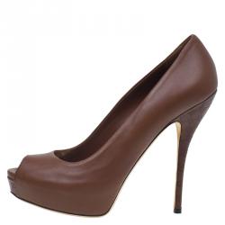 مملوكة مسبقًا Gucci Brown Leather Sofia Peep Toe Platform Pumps Size 39