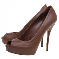 مملوكة مسبقًا Gucci Brown Leather Sofia Peep Toe Platform Pumps Size 39