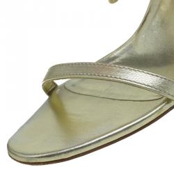 Pre Owned صندل غوتشي جلد ذهبي ميتاليك بالشعار GG وسيور مقاس 38