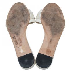 مملوكة مسبقًا Gucci Cream Leather Interlocking GG Flat Slides Size 40.5