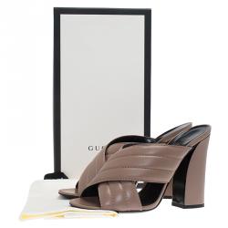 مملوكة مسبقًا صندل سلايد غوتشي سيورمتعاكس ة جلد بيج مقاس 40.5