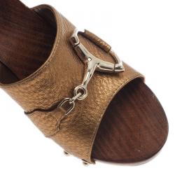 Pre Owned Gucci Gold Metallic Leather Icon Bit Clogs Size 37