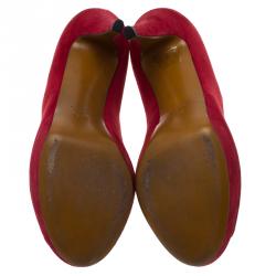 مملوكة مسبقًا حذاء كعب عالي غوتشي بيتي سويدي أحمر سير حرف T نعل سميك مقاس 37.5