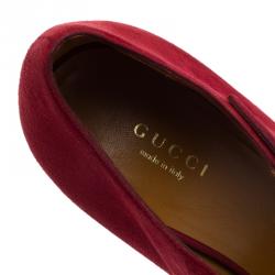 مملوكة مسبقًا حذاء كعب عالي غوتشي بيتي سويدي أحمر سير حرف T نعل سميك مقاس 37.5