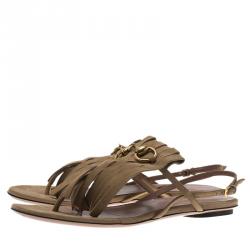 مملوكة مسبقًا Gucci Beige Suede Becky Horsebit Fringe Thong Sandals Size 37.5