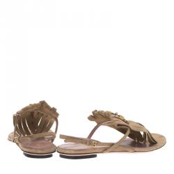 مملوكة مسبقًا Gucci Beige Suede Becky Horsebit Fringe Thong Sandals Size 37.5