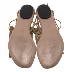 مملوكة مسبقًا Gucci Beige Suede Becky Horsebit Fringe Thong Sandals Size 37.5