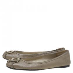 مملوكة مسبقًا Gucci Beige Leather GG Interlocking Buckle Ballet Flats Size 36
