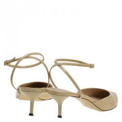 مملوكة مسبقًا Gucci Beige Patent Ankle Strap Pointed Toe Kitten Heel Sandals Size 40.5